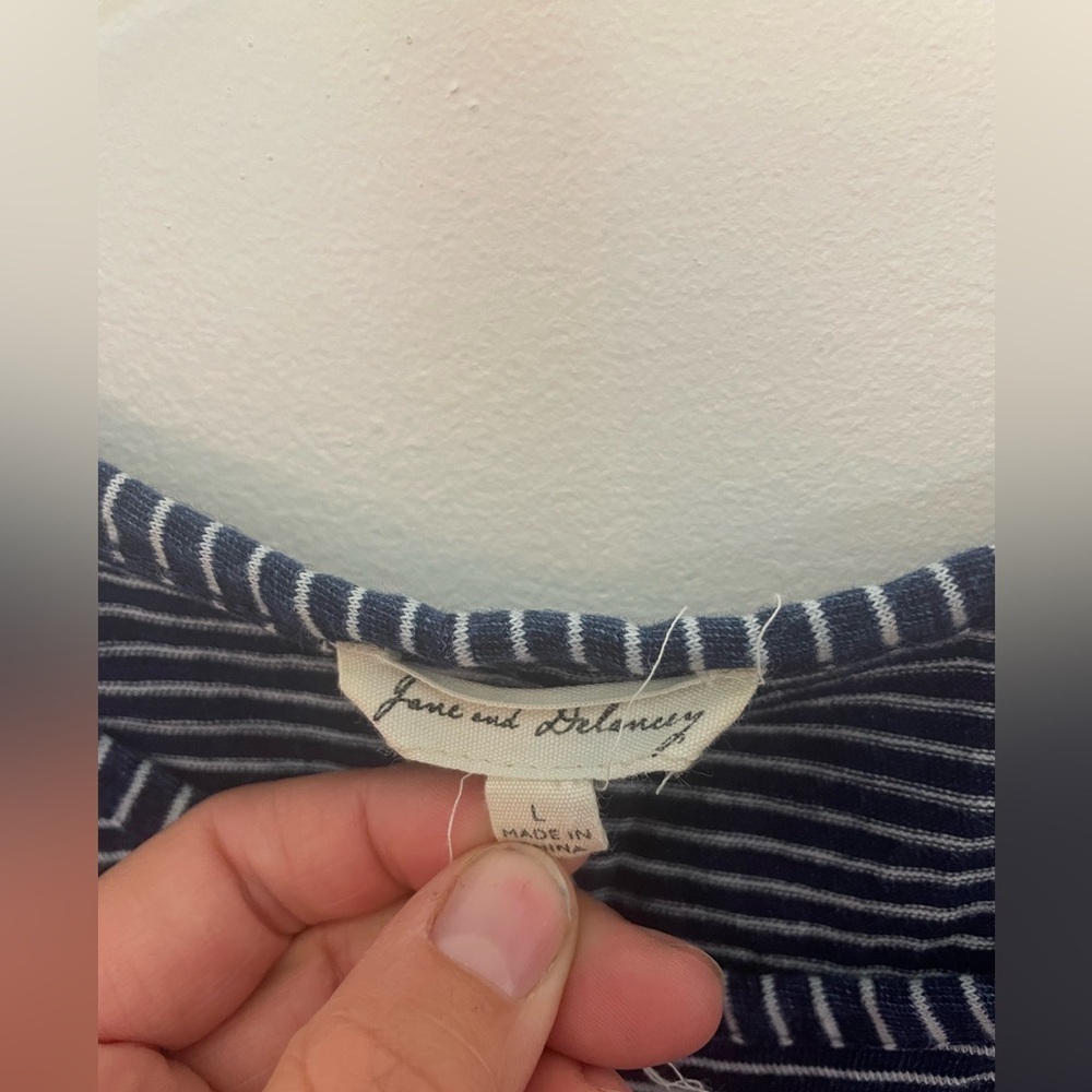 🎉2/$15 Jane and Delancey Top Large - Picture 3 of 5